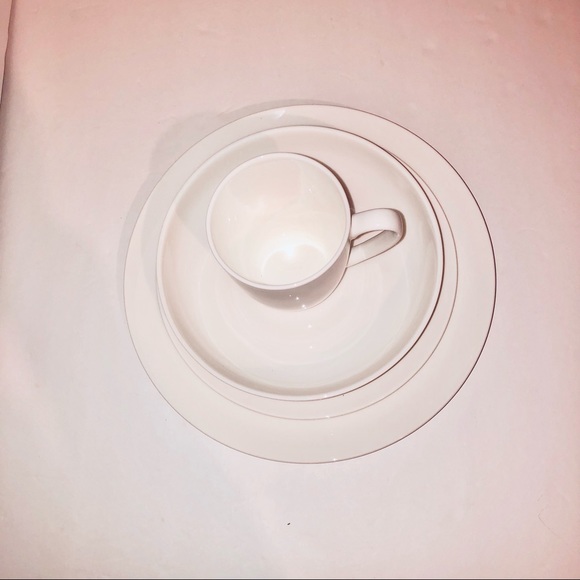 Tabletops unlimited fine bone China - Picture 2 of 3